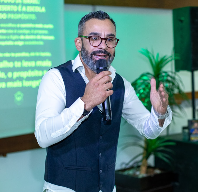 Milton Fábrica em palestra